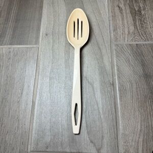 VTG Almond Beige Taylor Made Products Plastic Nylon Utensil Slotted Spoon Flaw